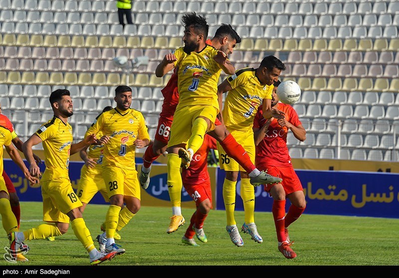 مصدومیت در دیدار تیمهای فوتبال فجر سپاسی شیراز و فولاد خوزستان