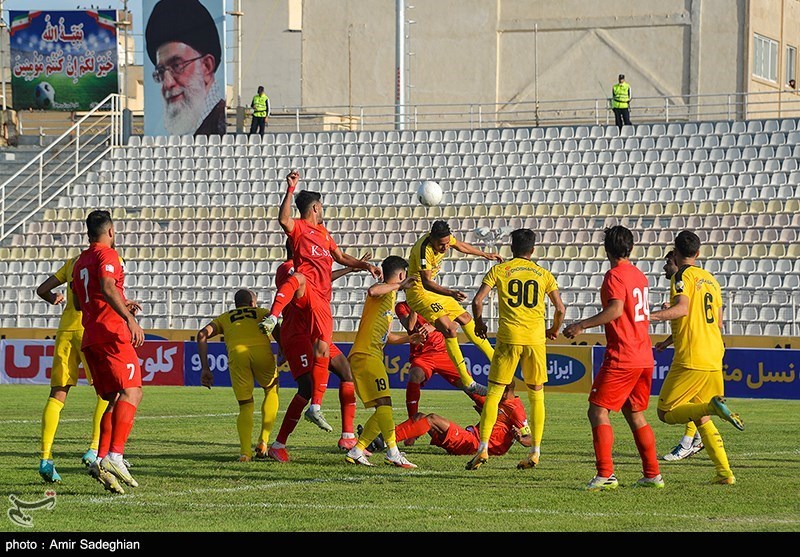 مصدومیت در دیدار تیمهای فوتبال فجر سپاسی شیراز و فولاد خوزستان