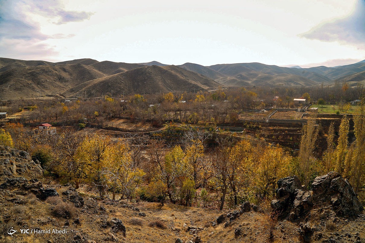 طبیعت زیبای پاییزی روستای قاهان قم