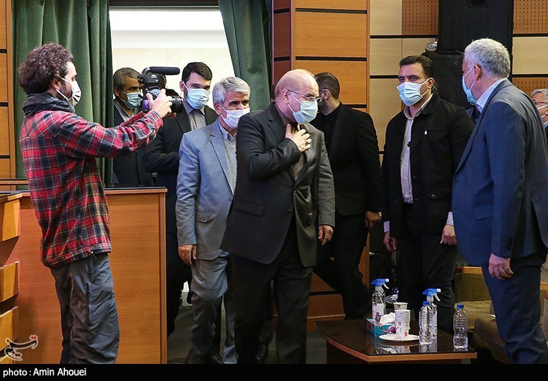 عکس/ درخواست دانشجویان دانشگاه شهید بهشتی از رییس مجلس