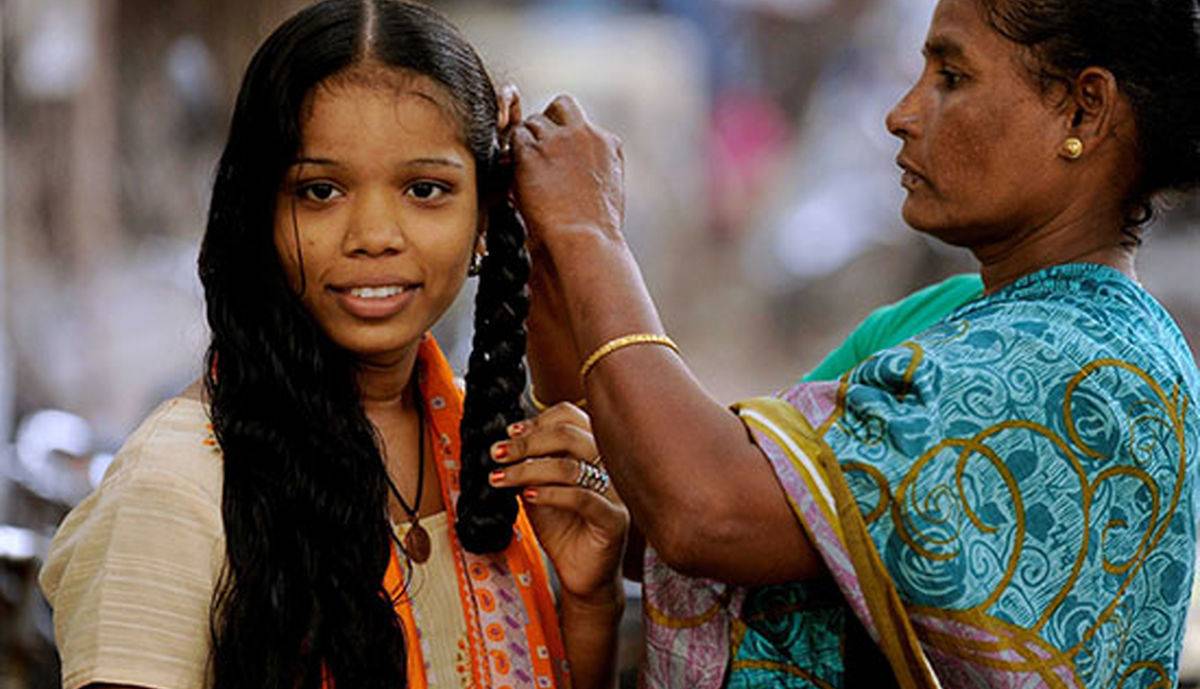 دلیل خوابیدن زنان هندی با موی بافته و فواید آن