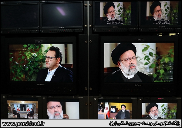 عکس/ گفت و گوی تلویزیونی آیت الله رئیسی در 100 روزگی دولت سیزدهم