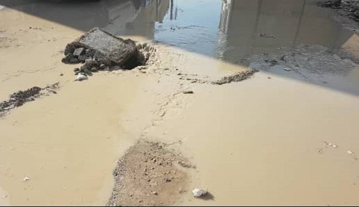 شکستگی لوله خیابان ۴۰ متری خرمشهر را غرق آب کرد