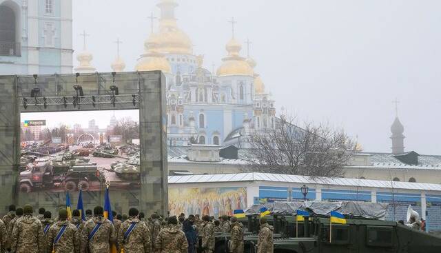 اوکراین با نمایش تسلیحات آمریکایی قول مبارزه با روسیه را داد