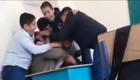 ماجرای فیلم آزار و اذیت یک معلم؛ معلمی که دانشآموزانش را بخشید!