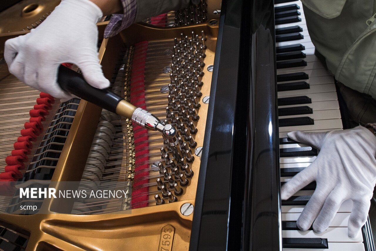 کارخانه ساخت پیانو در چین