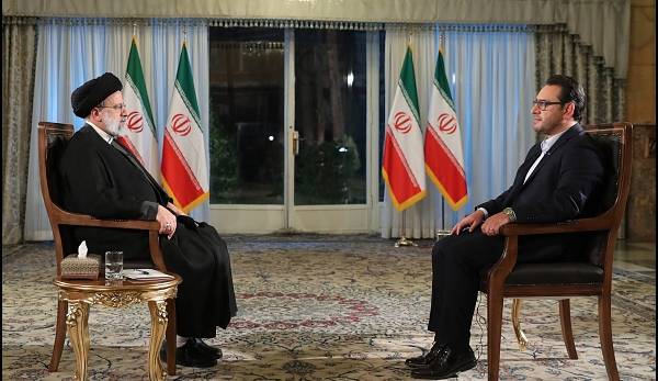 انتقاد "عصر ایران" از مجری مصاحبه تلویزیونیِ رئیسی