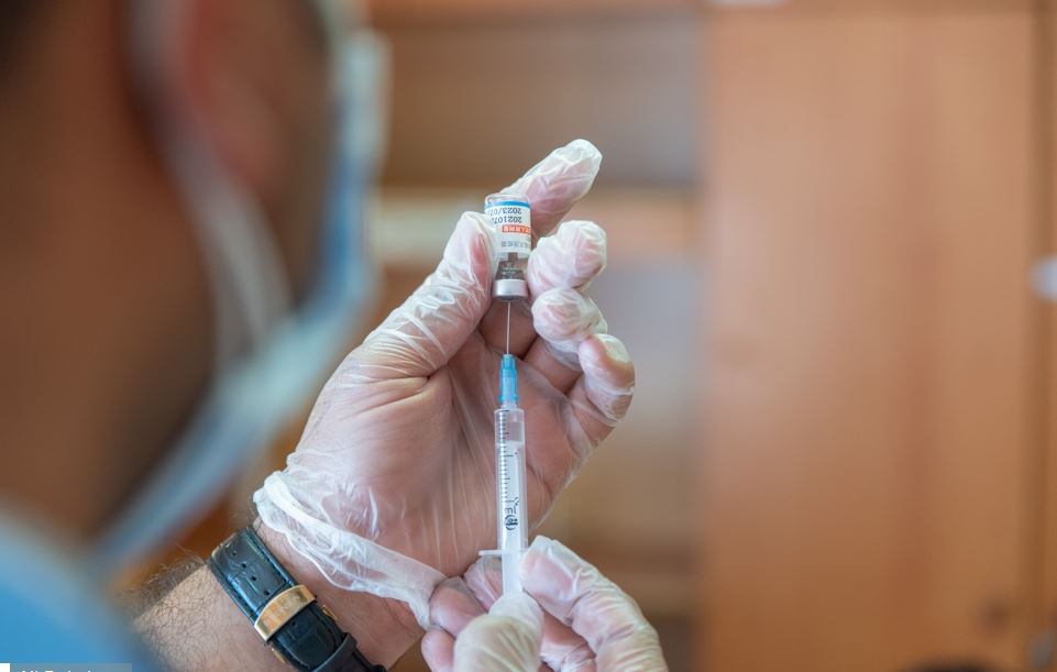 افراد واکسینه‌شده با سینوفارم و برکت دز یادآور را حتما تزریق کنند