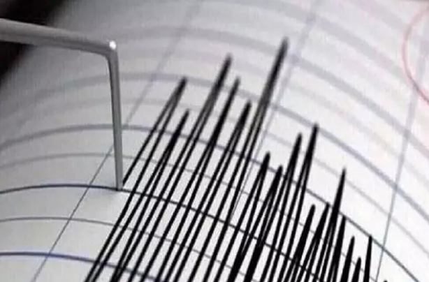 زلزله ۳.۷ ریشتری بهاباد را لرزاند