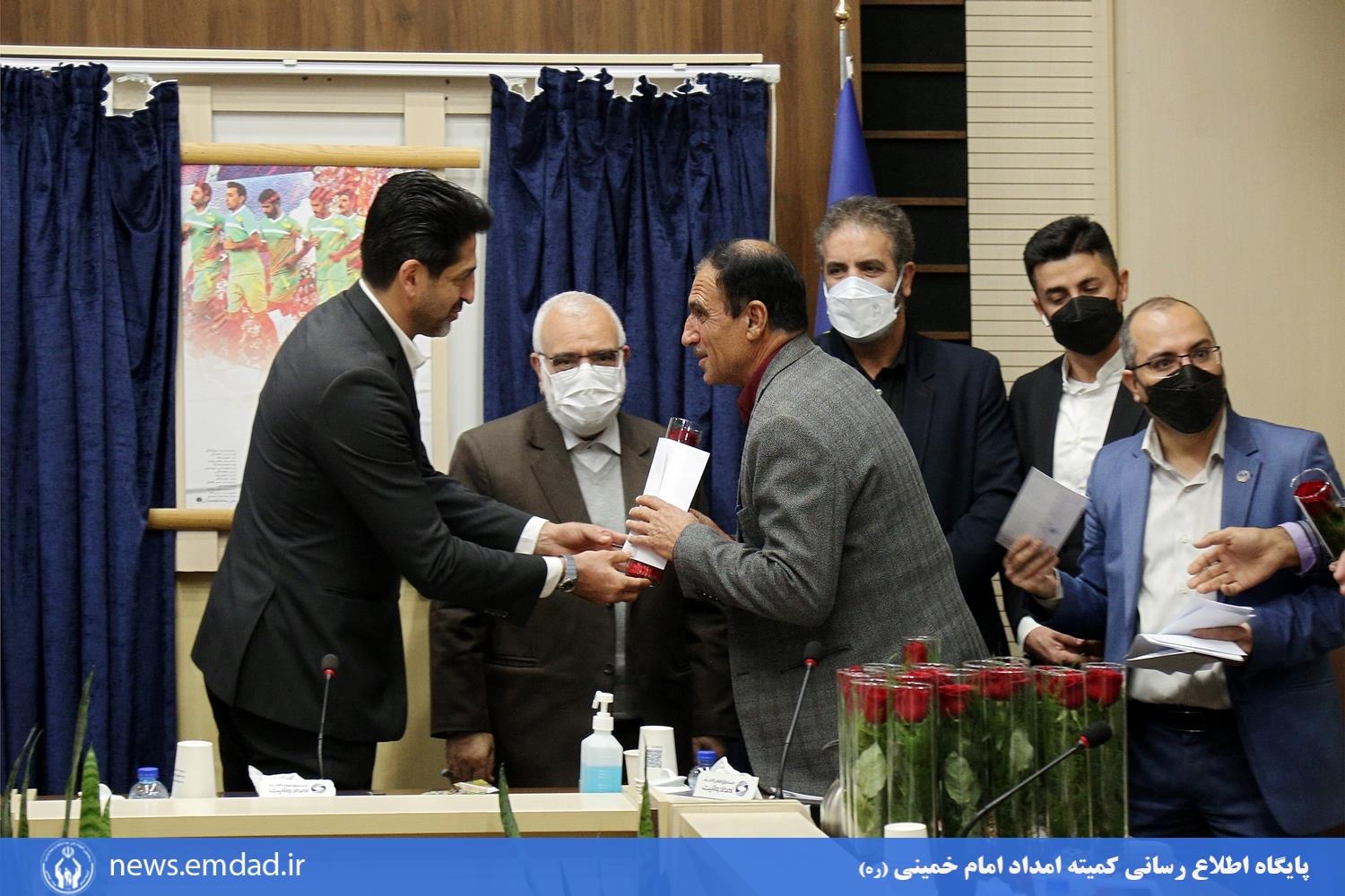 دیدار رئیس کمیته امداد امام خمینی(ره) با خانواده شهدای حادثه چوار