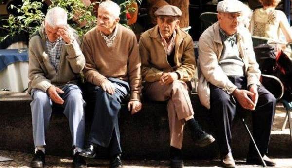 مقام وزارت بهداشت: ۲۲ میلیون ایرانی در سال ۱۴۲۰ سالمند خواهند بود