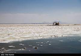 عکس/ خیره به نمک‌زار به‌جای‌مانده از دریاچه‌ ارومیه