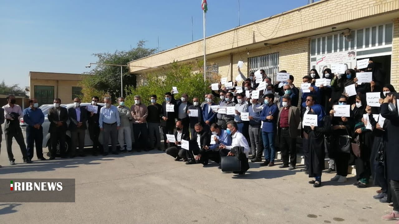 تجمع معلمان بوشهری در اعتراض به شرایط کاری