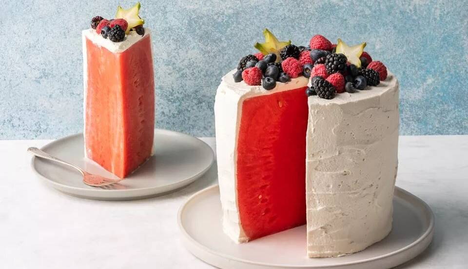 طرز تهیه «کیک هندوانه»؛ شب یلدای امسال متفاوت پذیرایی کنید