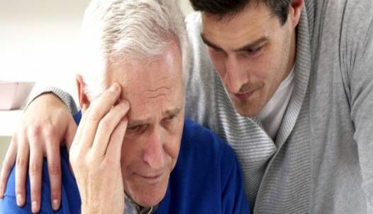 چگونه با نشانه های آلزایمر در والدین خود برخورد کنید