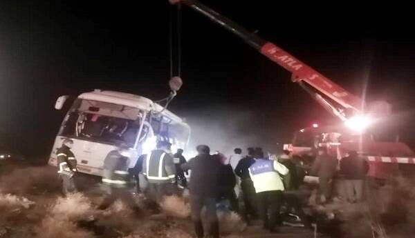 واژگونی اتوبوس در محور بیرجند-آرین شهر