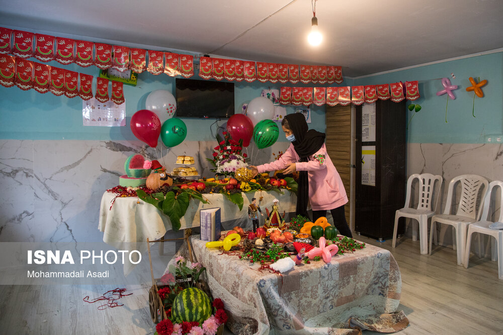 عکس/ جشن یلدا در کوچه‌های تهران