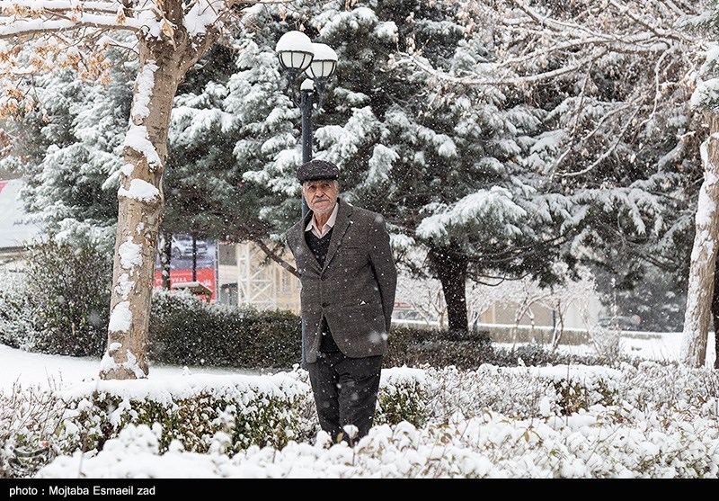 عکس/ ورزش در اولین برف سنگینِ زمستانیِ ارومیه