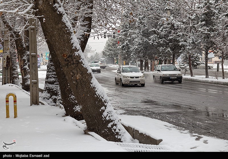 عکس/ ورزش در اولین برف سنگینِ زمستانیِ ارومیه