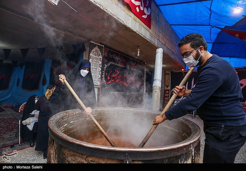 پخت سمنوی نذری ایام فاطمیه در مبارکه اصفهان 