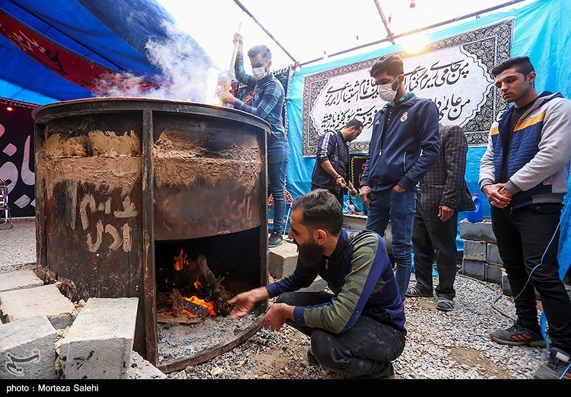 پخت سمنوی نذری ایام فاطمیه در مبارکه اصفهان 