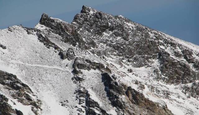 جزئیات فوت دو کوهنورد در علم‌کوه؛ امدادگران هم گرفتار شدند