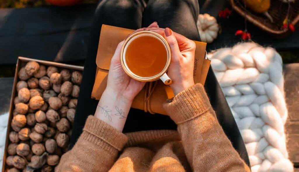 دو خط کتاب/ در زندگی همیشه غمگین بودن از شاد بودن آسان تر است