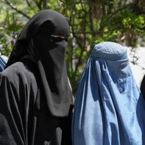 اتمام حجت طالبان با زنان: حجاب حکم قرآنی است