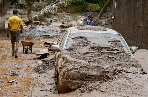 پاکسازی بقایای سیلاب سنگین در جنوب شرق برزیل