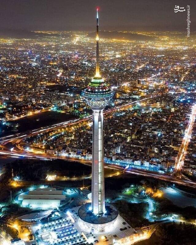 برج میلاد در شب های تهران