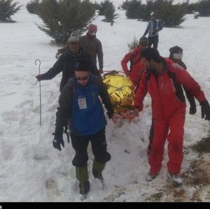 جنازه ۲ کوهنورد از علم‌کوه به پایین منتقل شد