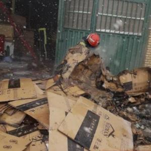 وقوع آتش‌سوزی گسترده در یک کارگاه تولیدی تبریز
