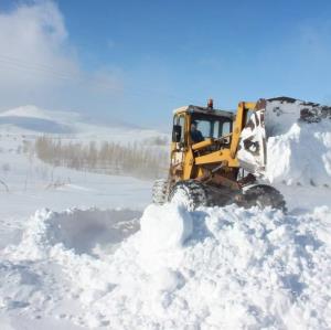 برف سنگین راه همه روستاهای خلخال را بست