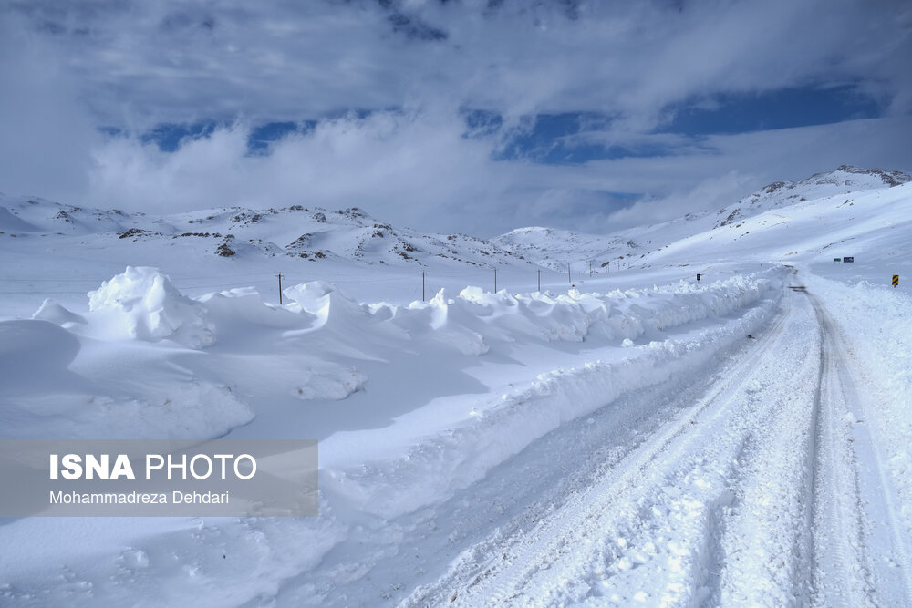 عکس/ بارش برف و بسته شدن جاده «کمهر» و «پولادکف» در شهرستان سپیدان 