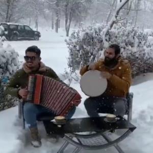 کنسرت زنده خیابانی در هوای برفی اردبیل