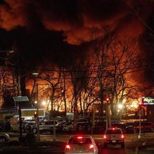 آتش‌سوزی مهیب در کارخانه شیمیایی نیوجرسی 