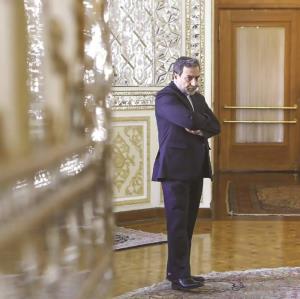 ادعای روزنامه اصولگرا درباره عراقچی و تیم مذاکره کننده دولت روحانی