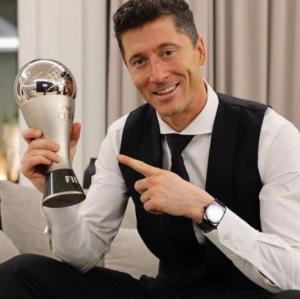 جایزه بهترین بازیکن فیفا در تخت‌خواب لواندوفسکی