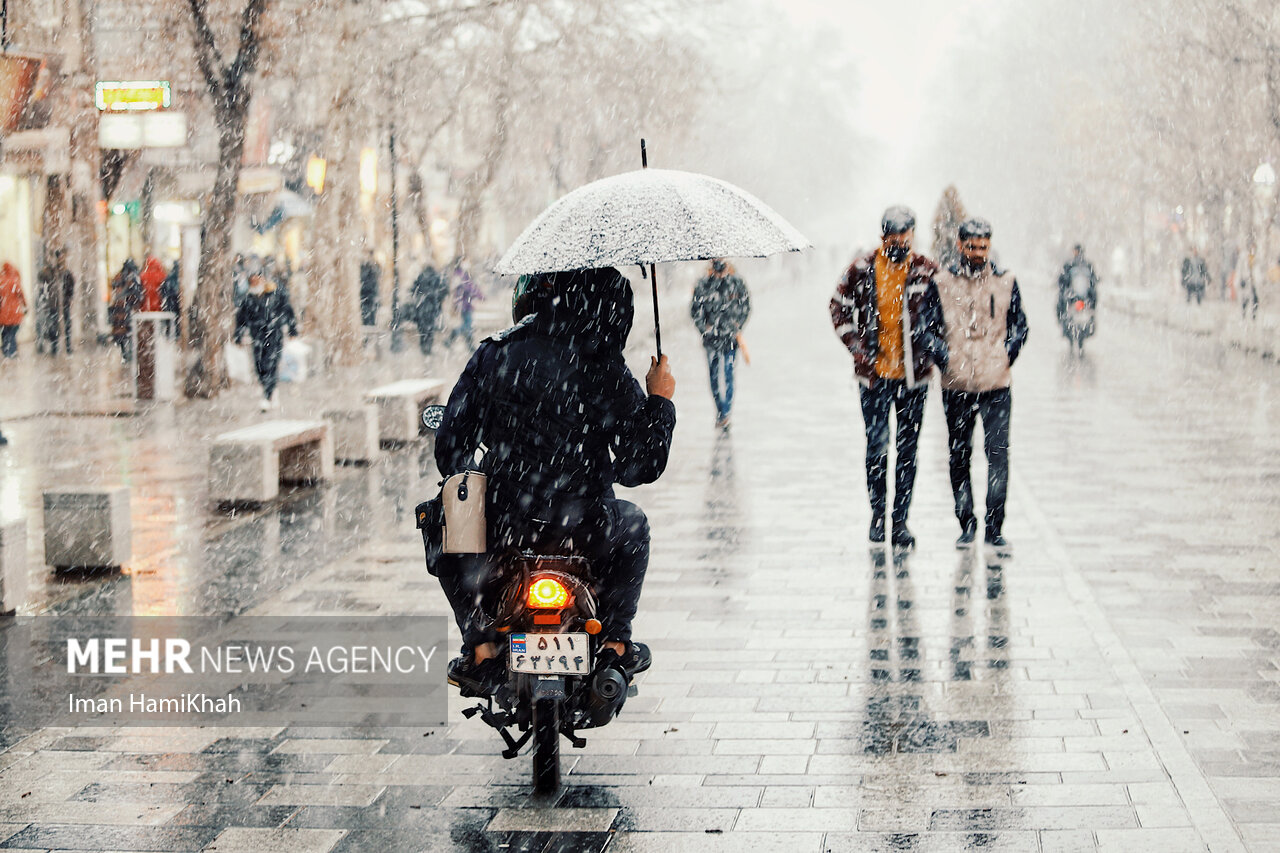 عکس/ بارش برف در همدان