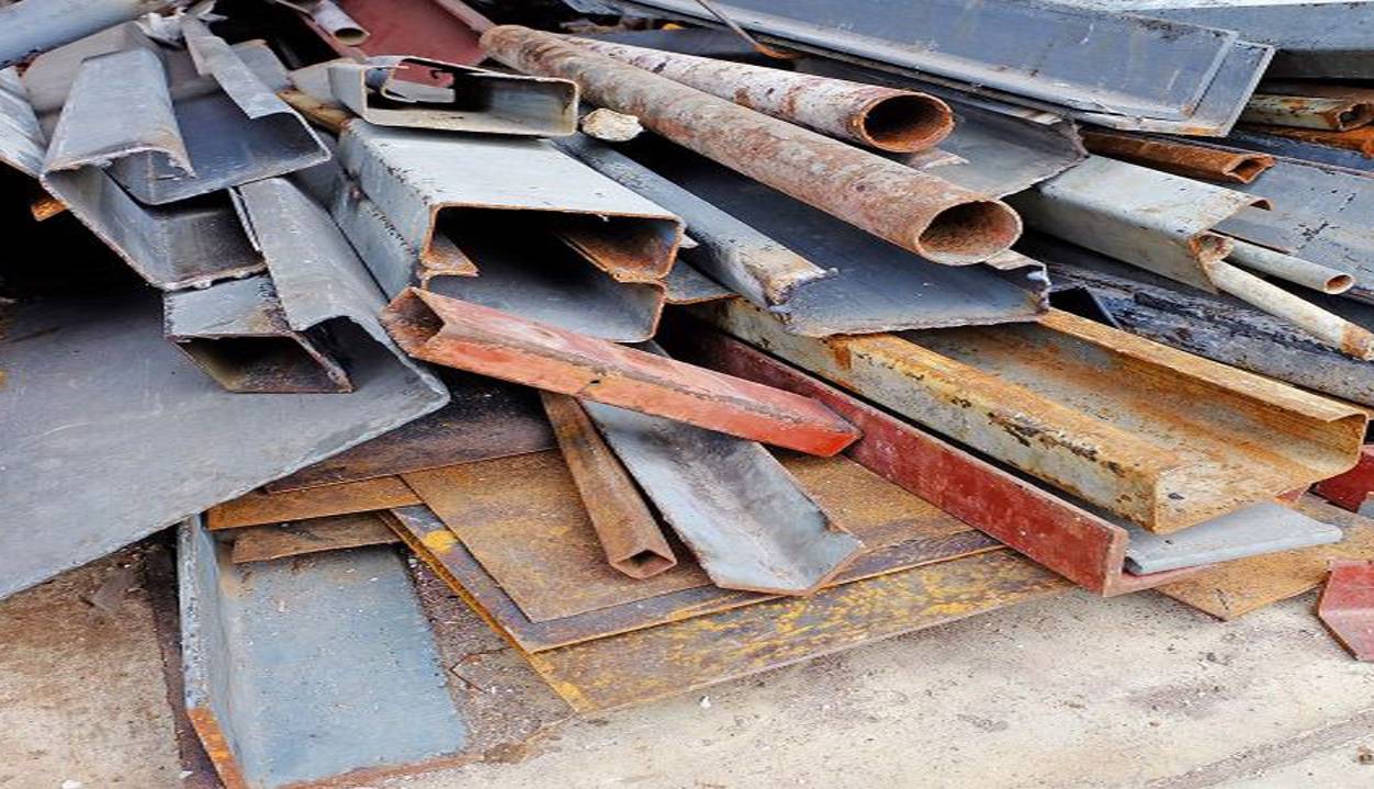 کشف ۳۳ تن ضایعات آهن مجتمع صنعتی اسفراین