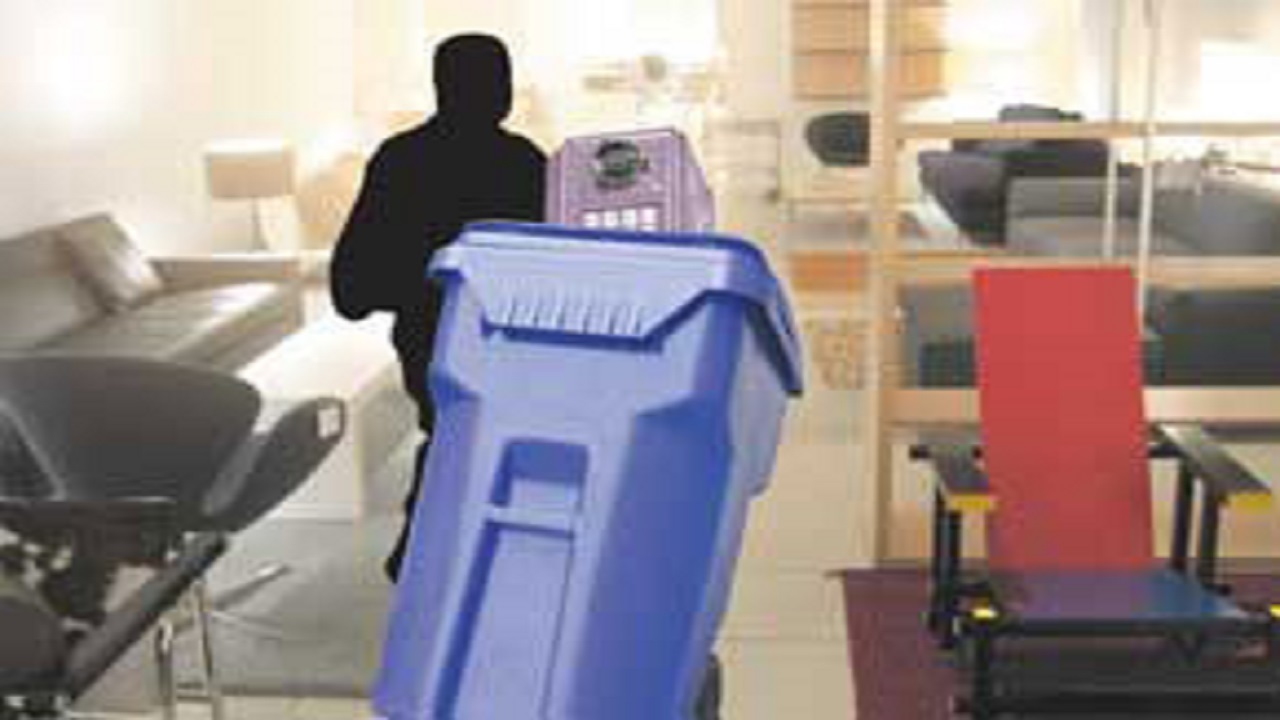 حمل گاوصندوق سرقتی با سطل زباله