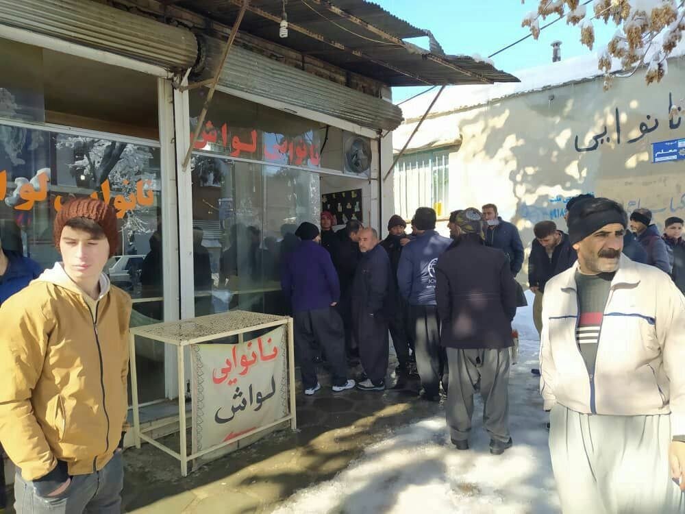 بارش برف بی‌سابقه در کردستان؛ نان در سنندج کمیاب شد