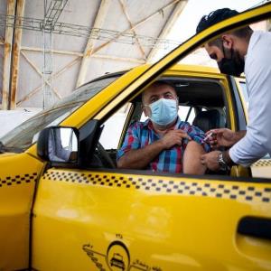 سهمیه سوخت و بیمه رانندگان تاکسی واکسن‌نزده در اهواز قطع می‌شود