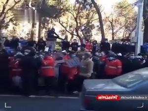 تجمع آتش‌نشان‌ها مقابل شورای شهر تهران