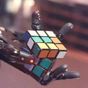 ۷ رباتی که مکعب روبیک را حل می‌کنند