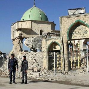 کشف یک اثر باستانی زیر مسجدی که داعش تخریب کرد
