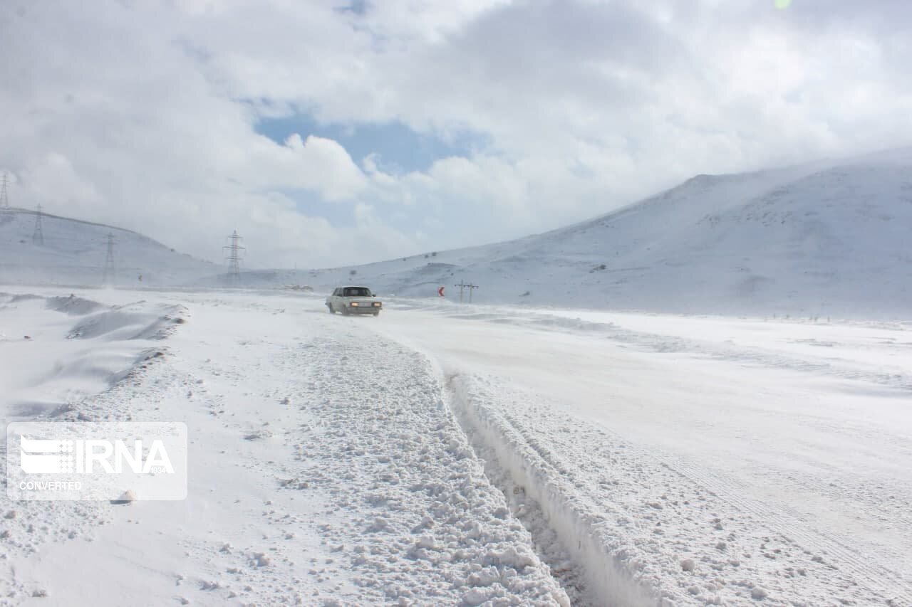 برف و کولاک دسترسی به ۵۶۱ روستای آذربایجان غربی را مسدود کرد