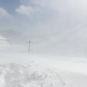 کولاک برف راه ارتباطی ۶۰۰ روستای کردستان را بست