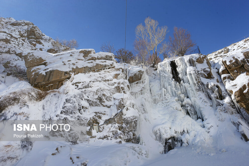 آبشار یخی «گنجنامه» در همدان