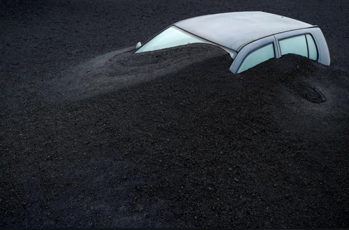 دفن شدن خودروها زیر غبارهای آتشفشانی در جزیره لاپالما اسپانیا